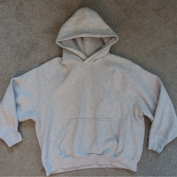 🤍 Aritzia Cozy Sweatfleece Mega Raglan Hoodie – Heather Cloud White (Size S) 🤍 - Picture 2 of 4